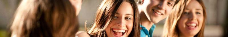 jugendliche lachen